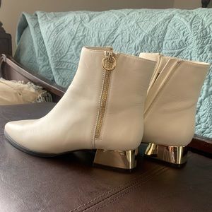 Vaneli Feltie Bootie